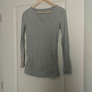 Gap body grey long sleeve maternity tshirt
